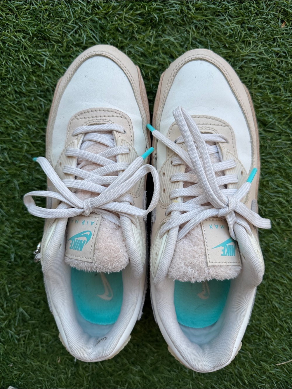 Nike Women's Beige and Teal Sneakers